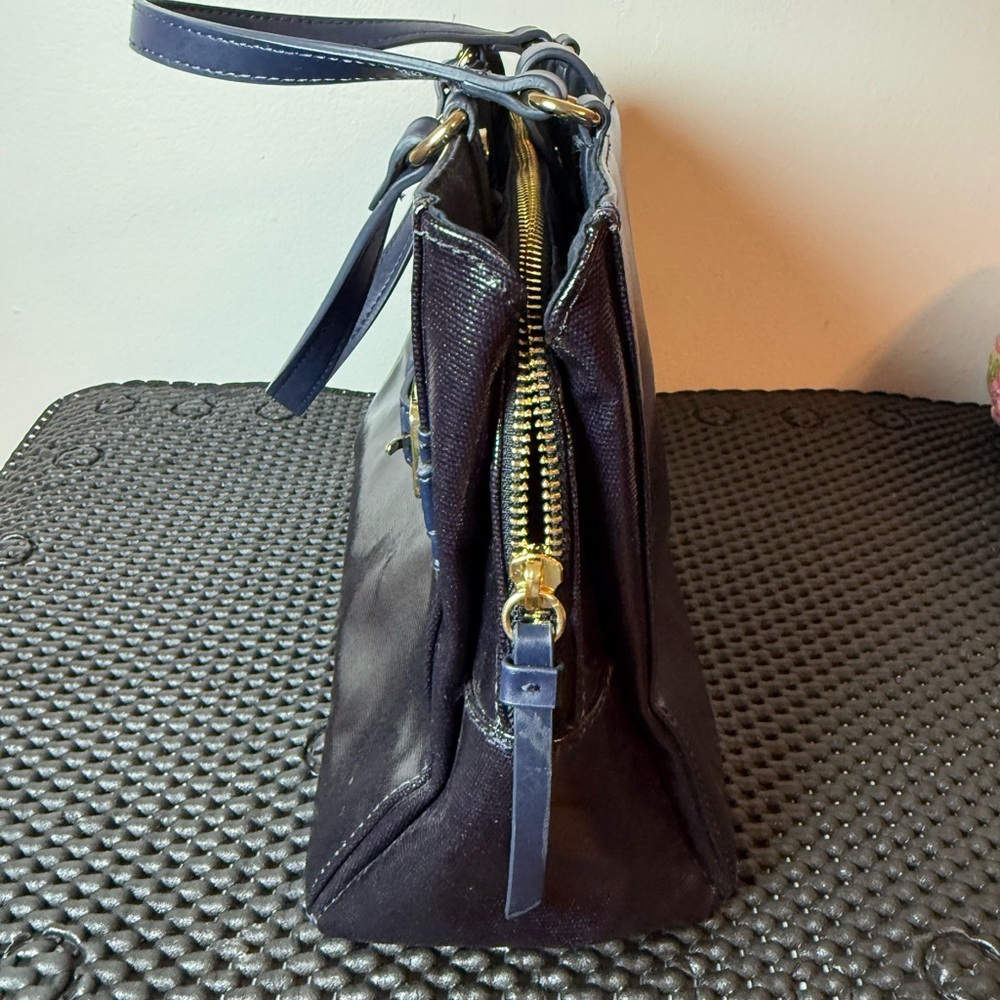 Tommy‎ Hilfiger Navy and Red Satchel - Picture 4 of 10